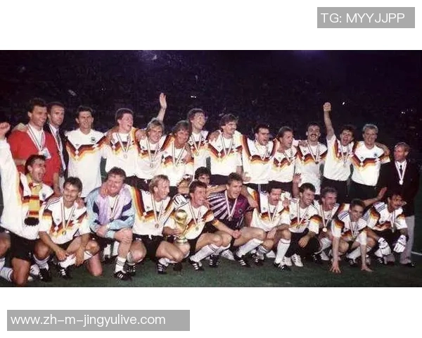 贝肯鲍尔的三重王权如何塑造德甲传奇与足球帝国的辉煌 贝肯鲍尔的三重王权如何塑造德甲传奇与足球帝国的辉煌